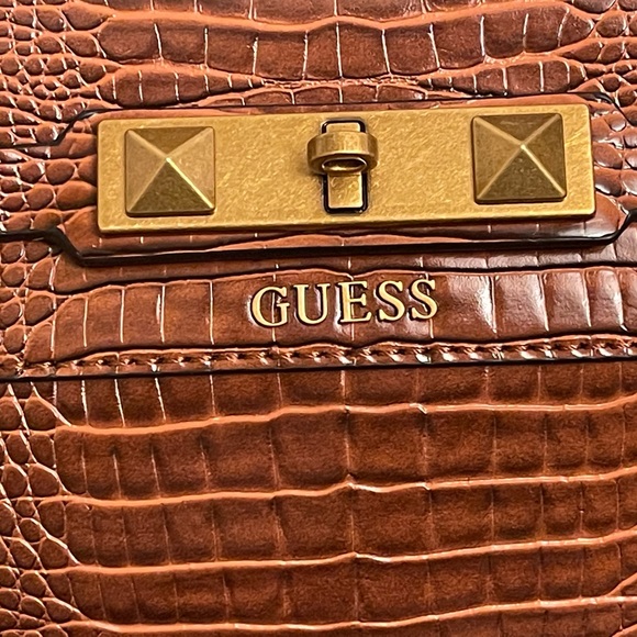 New GUESS Handbag - Picture 2 of 6